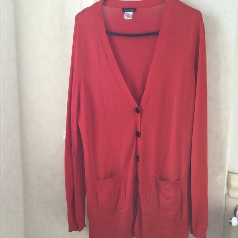 Anne Klein M SILK Red cardigan button front - Picture 6 of 8